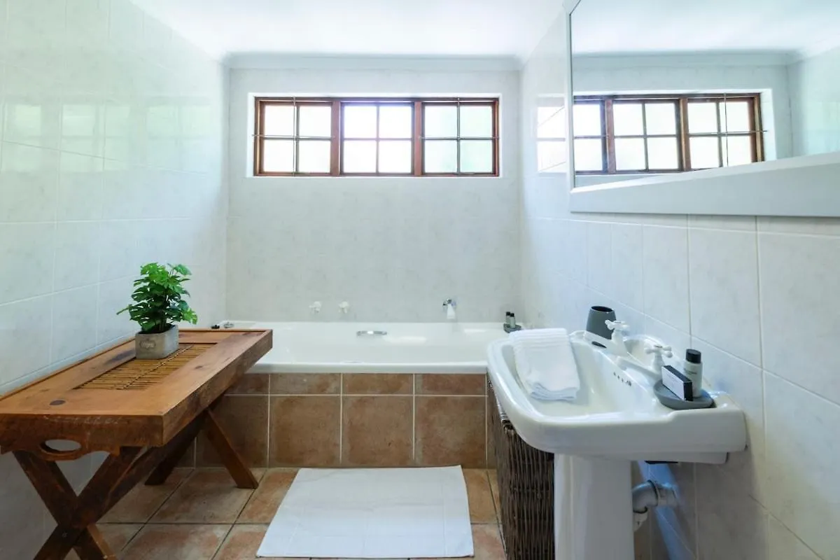Spacious Family Home In Constantia With Pool Cape Town 0*,